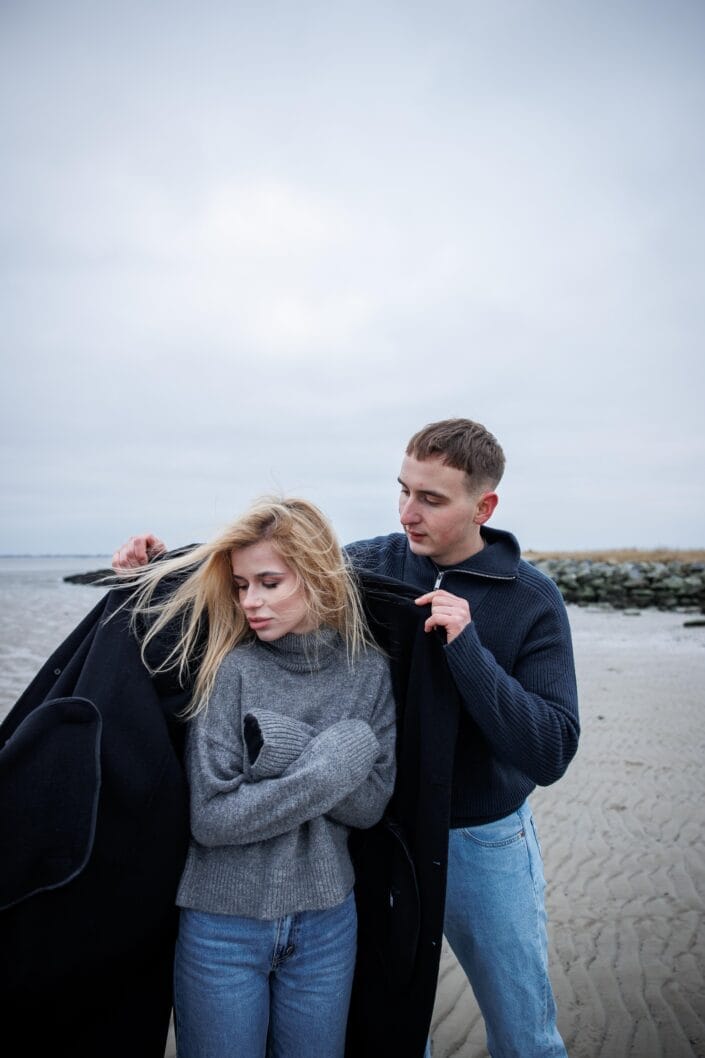 Romantische koppelshoot A&A in Bierum, vastgelegd door Viktoria Jensen Fotografie 16