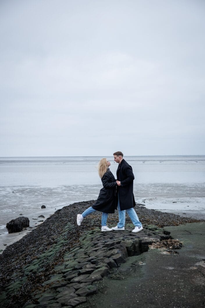 Romantische koppelshoot A&A in Bierum, vastgelegd door Viktoria Jensen Fotografie 24