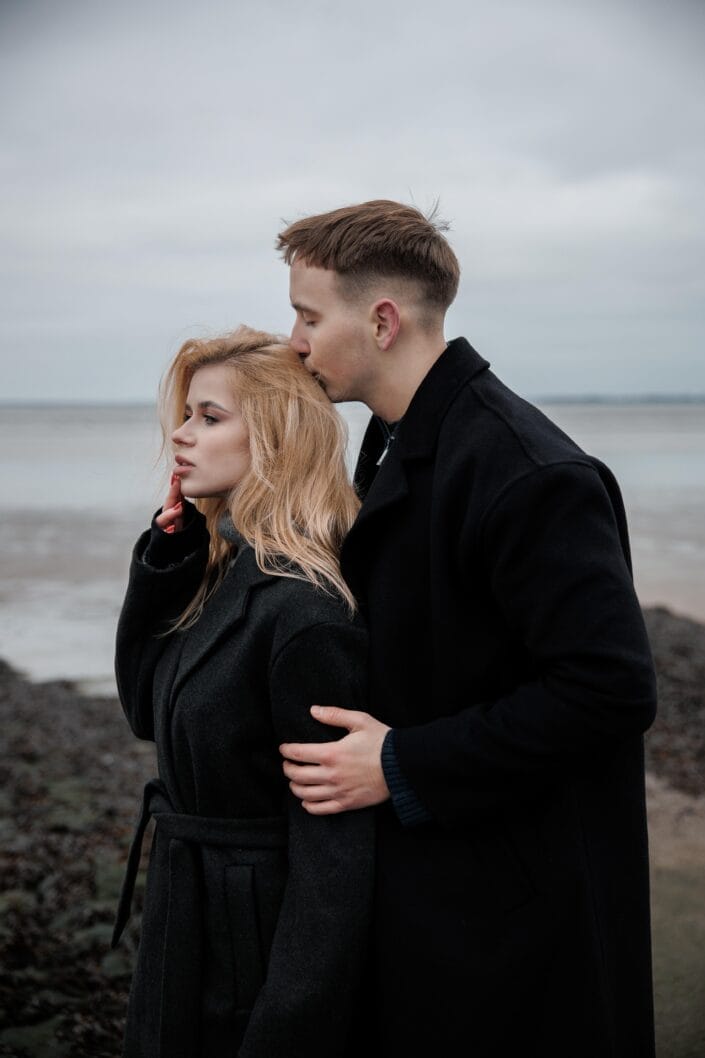 Romantische koppelshoot A&A in Bierum, vastgelegd door Viktoria Jensen Fotografie 26