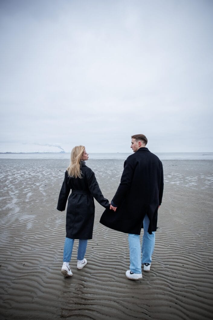 Romantische koppelshoot A&A in Bierum, vastgelegd door Viktoria Jensen Fotografie 28