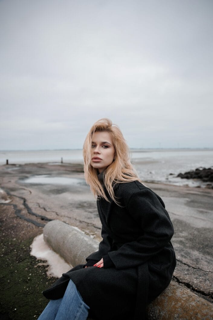 Romantische koppelshoot A&A in Bierum, vastgelegd door Viktoria Jensen Fotografie 31