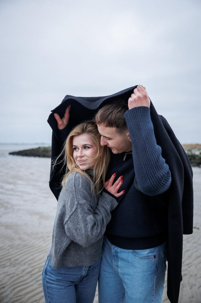 Romantische koppelshoot A&A in Bierum, vastgelegd door Viktoria Jensen Fotografie 44
