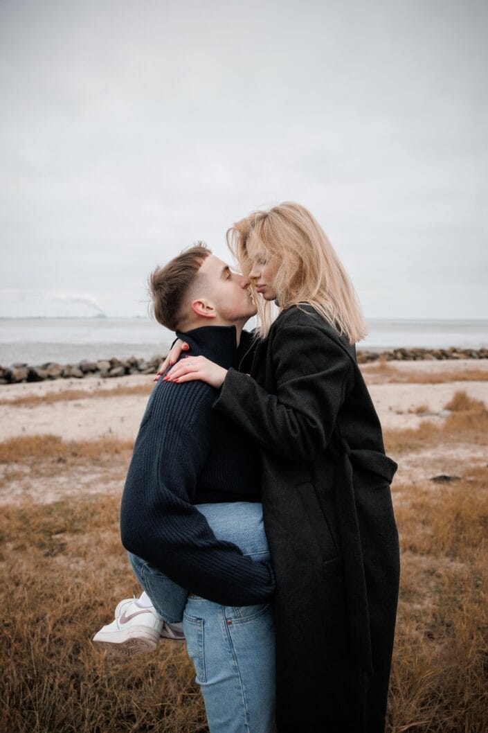 Romantische koppelshoot A&A in Bierum, vastgelegd door Viktoria Jensen Fotografie 45