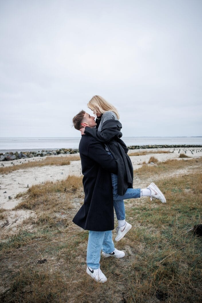 Romantische koppelshoot A&A in Bierum, vastgelegd door Viktoria Jensen Fotografie 54