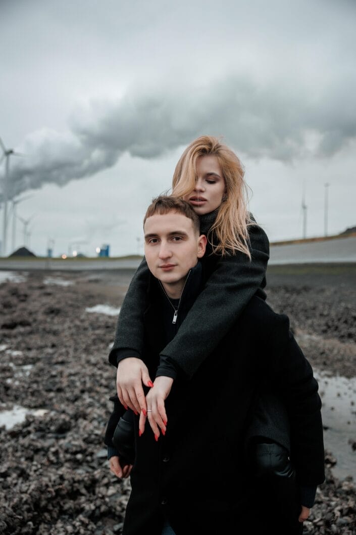 Romantische koppelshoot A&A in Bierum, vastgelegd door Viktoria Jensen Fotografie 55