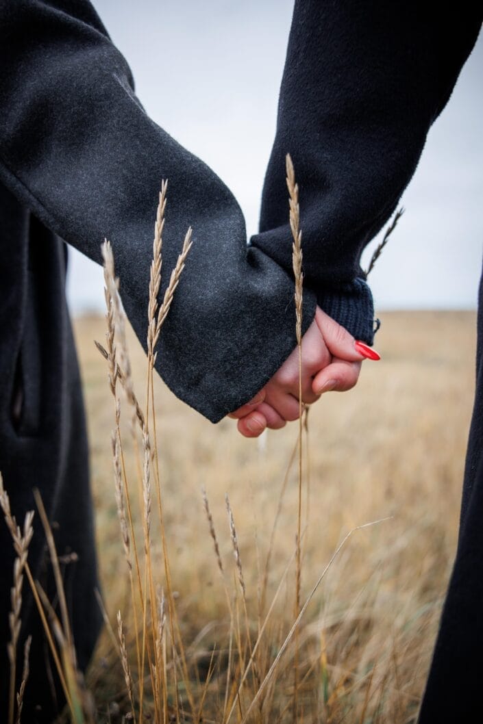 Romantische koppelshoot A&A in Bierum, vastgelegd door Viktoria Jensen Fotografie 60