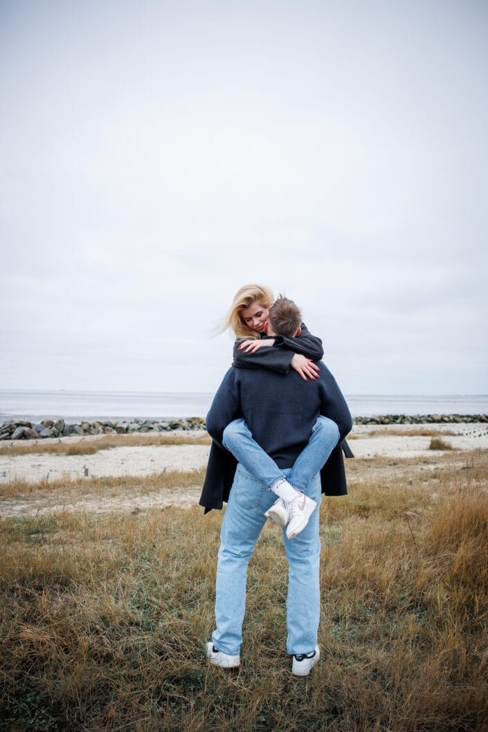 Romantische koppelshoot A&A in Bierum, vastgelegd door Viktoria Jensen Fotografie 64