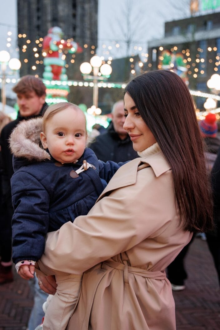 Familie UD tijdens een familieshoot in Groningen – liefdevolle en tijdloze foto’s gemaakt door Viktoria Jensen Fotografie 11