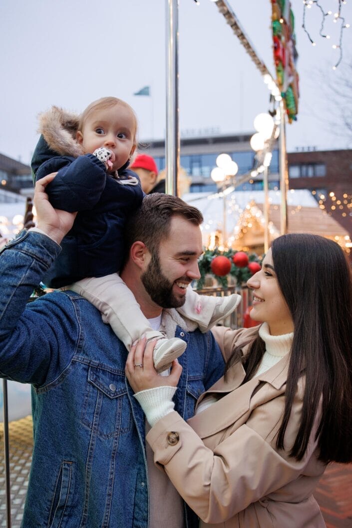Familie UD tijdens een familieshoot in Groningen – liefdevolle en tijdloze foto’s gemaakt door Viktoria Jensen Fotografie 10
