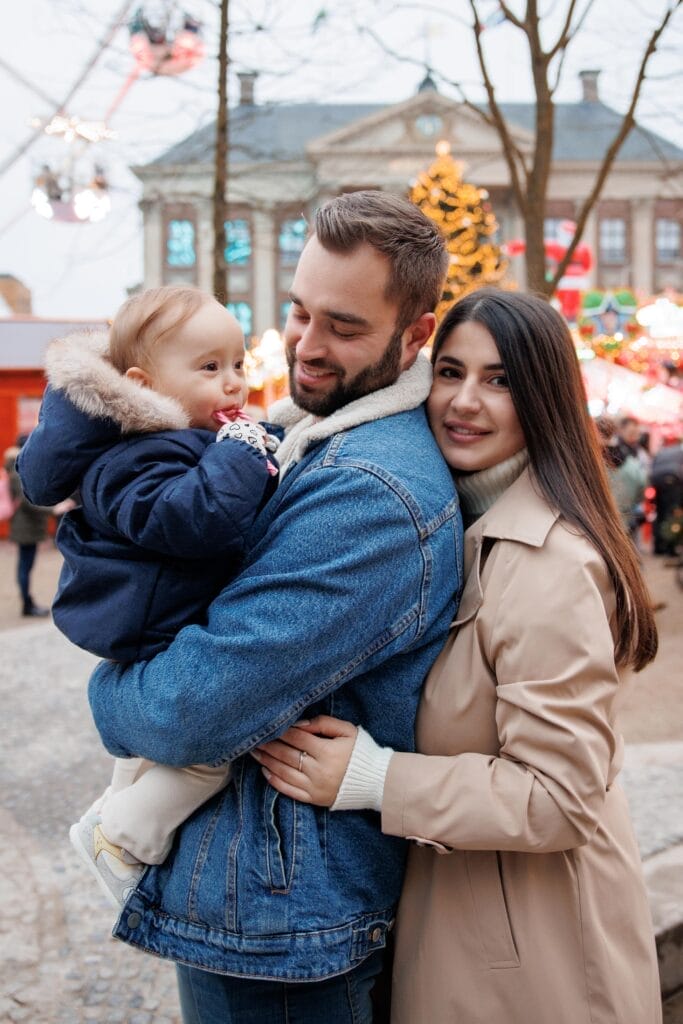 Familie UD tijdens een familieshoot in Groningen – liefdevolle en tijdloze foto’s gemaakt door Viktoria Jensen Fotografie 09