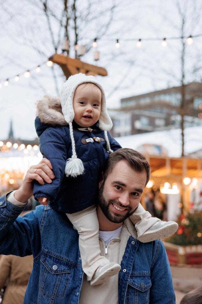 Familie UD tijdens een familieshoot in Groningen – liefdevolle en tijdloze foto’s gemaakt door Viktoria Jensen Fotografie 02