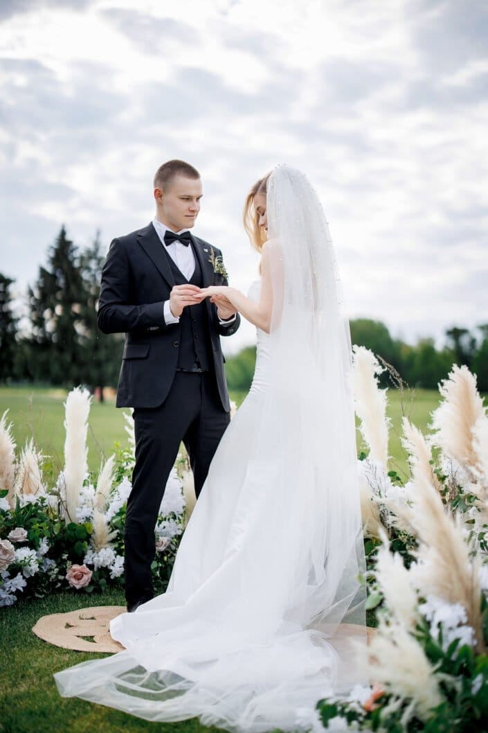 Bruiloft van KP in Kyiv – tijdloze trouwfoto’s vol emotie, vastgelegd door Viktoria Jensen Fotografie 05
