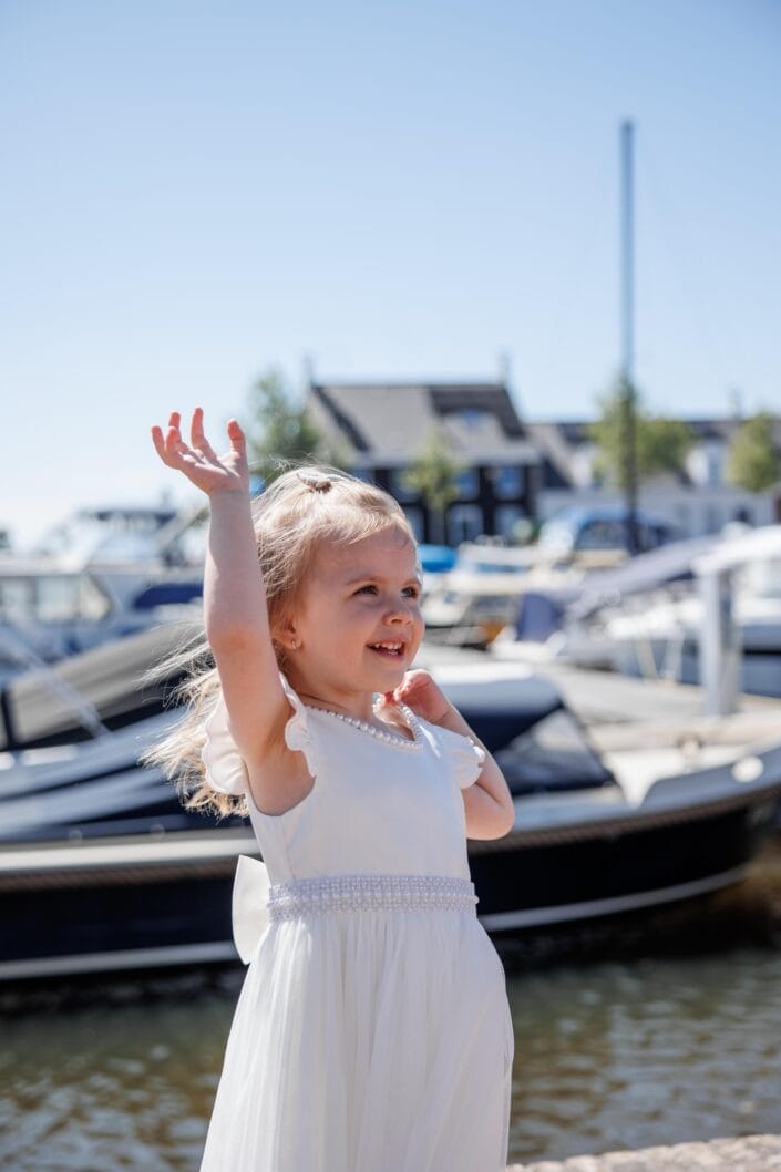 Bruiloft van AA in Blauwestad – tijdloze trouwfoto’s vol emotie, vastgelegd door Viktoria Jensen Fotografie 35