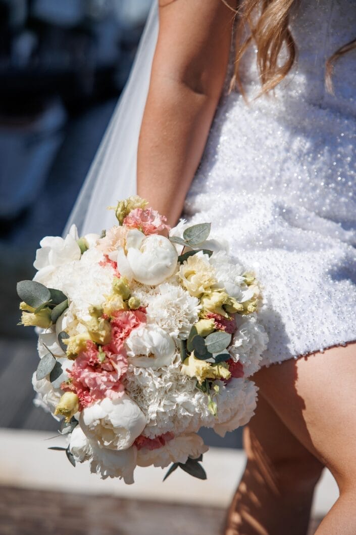 Bruiloft van AA in Blauwestad – tijdloze trouwfoto’s vol emotie, vastgelegd door Viktoria Jensen Fotografie 24