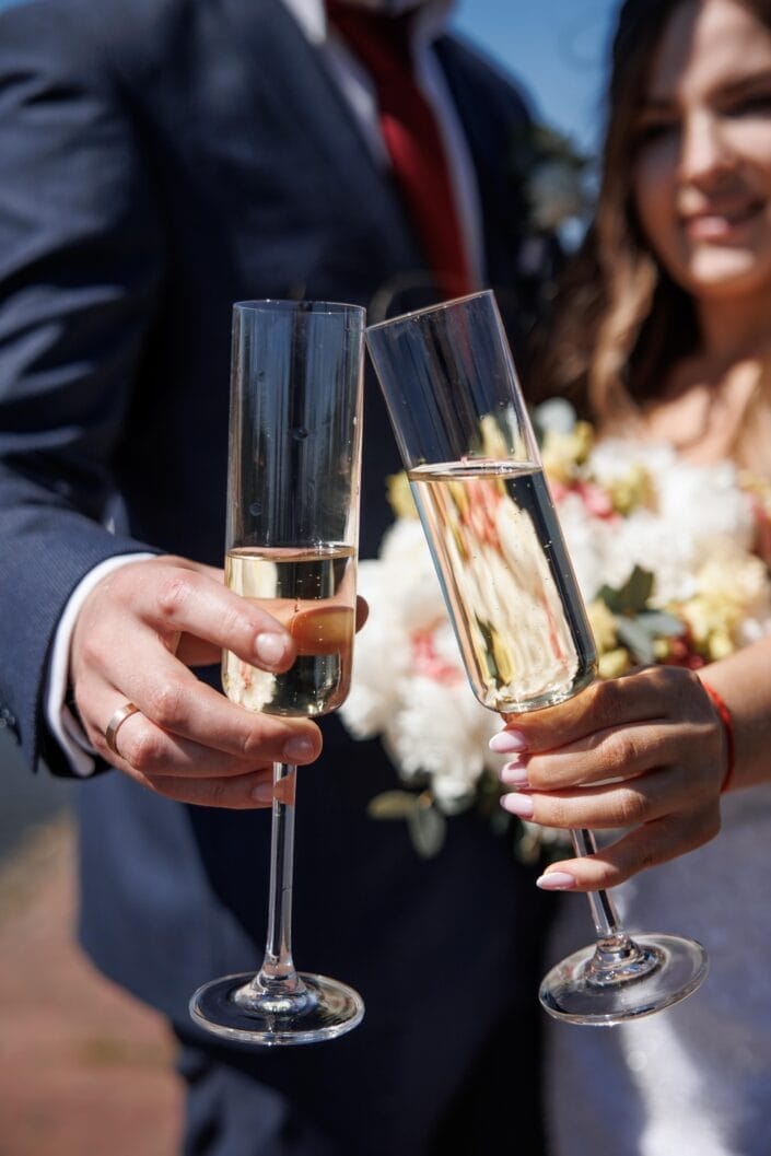 Bruiloft van AA in Blauwestad – tijdloze trouwfoto’s vol emotie, vastgelegd door Viktoria Jensen Fotografie 32