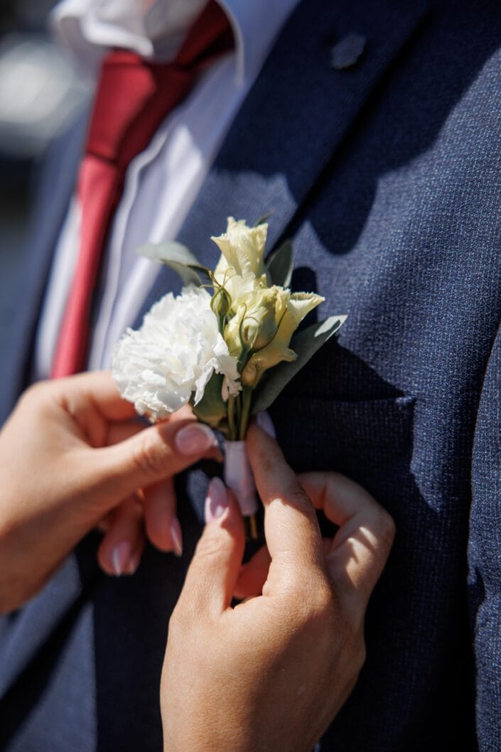 Bruiloft van AA in Blauwestad – tijdloze trouwfoto’s vol emotie, vastgelegd door Viktoria Jensen Fotografie 19