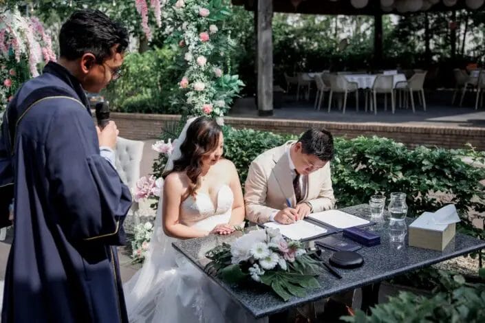 Bruiloft van DD in Zoetermeer – tijdloze trouwfoto’s vol emotie, vastgelegd door Viktoria Jensen Fotografie 19