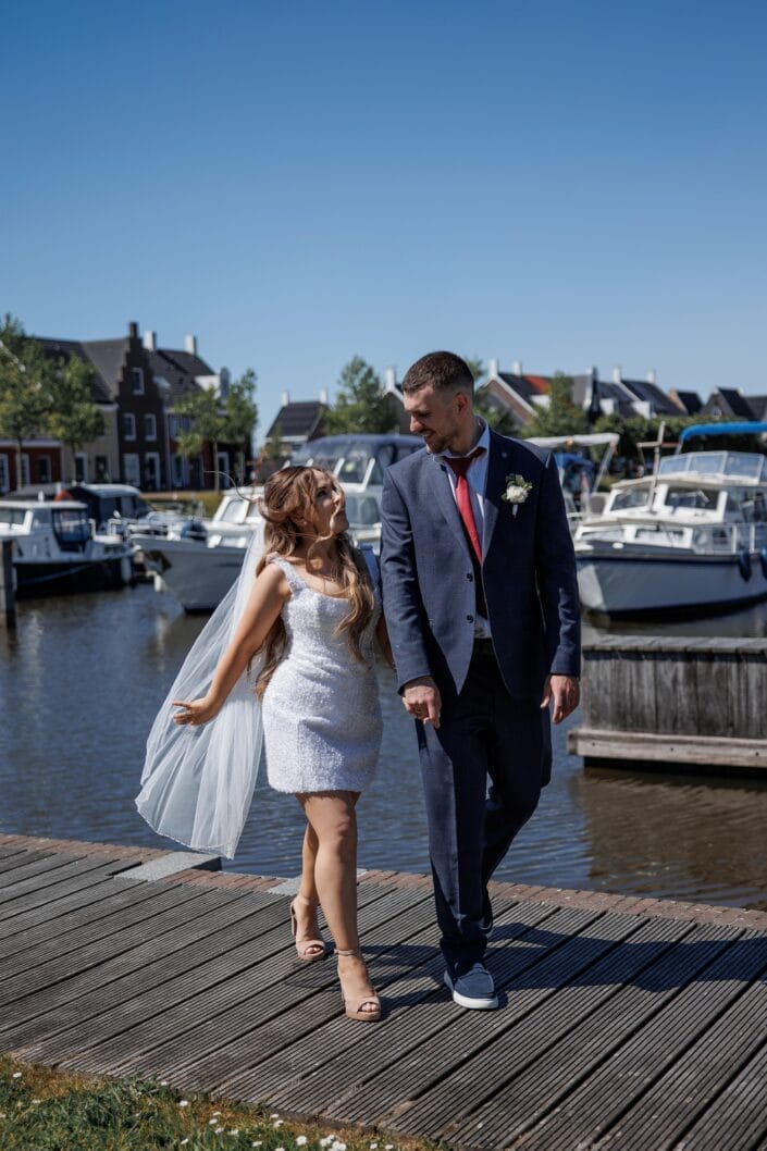 Bruiloft van AA in Blauwestad – tijdloze trouwfoto’s vol emotie, vastgelegd door Viktoria Jensen Fotografie 01