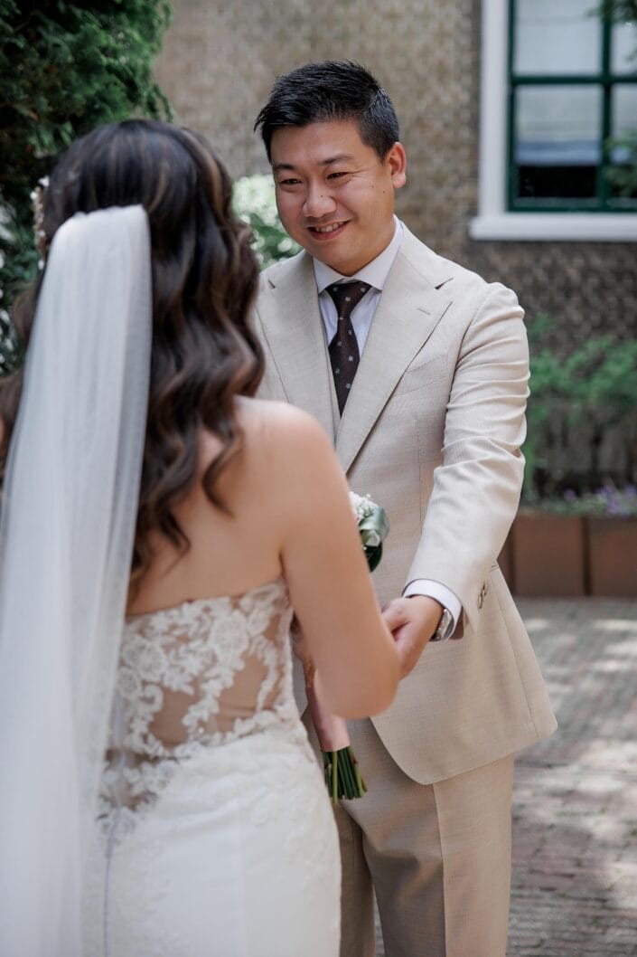 Bruiloft van DD in Zoetermeer – tijdloze trouwfoto’s vol emotie, vastgelegd door Viktoria Jensen Fotografie 39