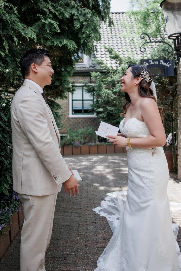 Bruiloft van DD in Zoetermeer – tijdloze trouwfoto’s vol emotie, vastgelegd door Viktoria Jensen Fotografie 28