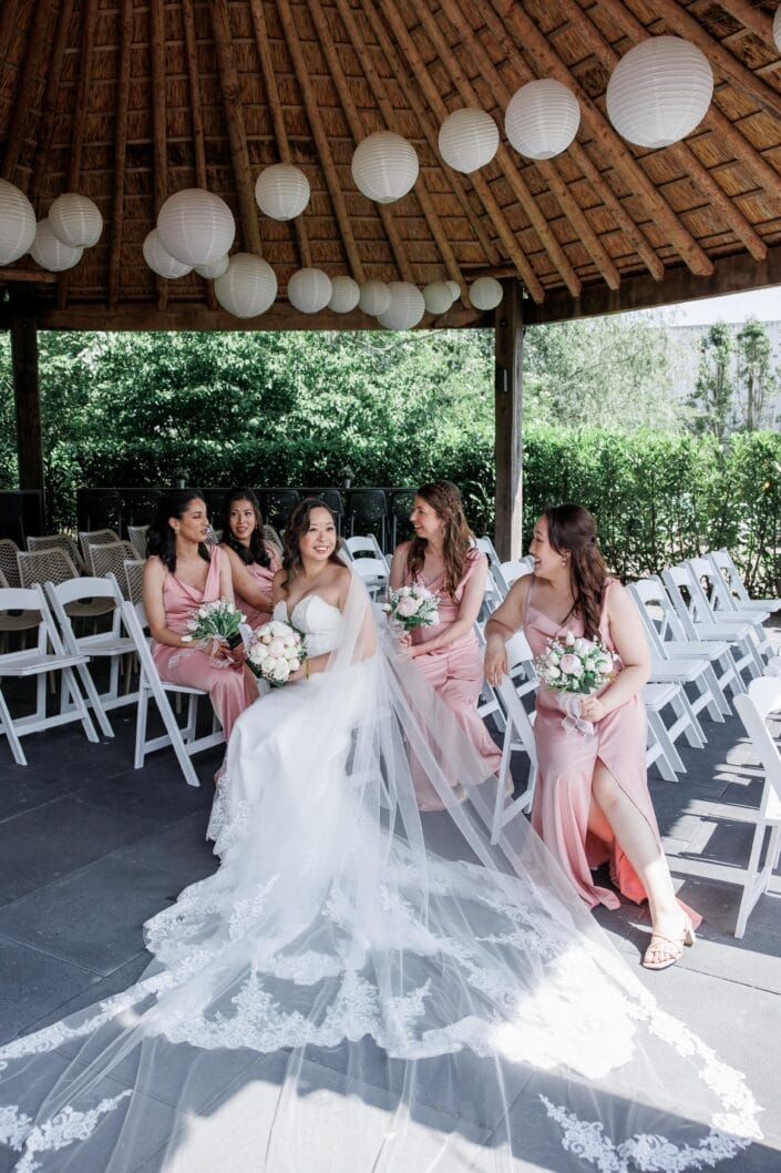 Bruiloft van DD in Zoetermeer – tijdloze trouwfoto’s vol emotie, vastgelegd door Viktoria Jensen Fotografie 04