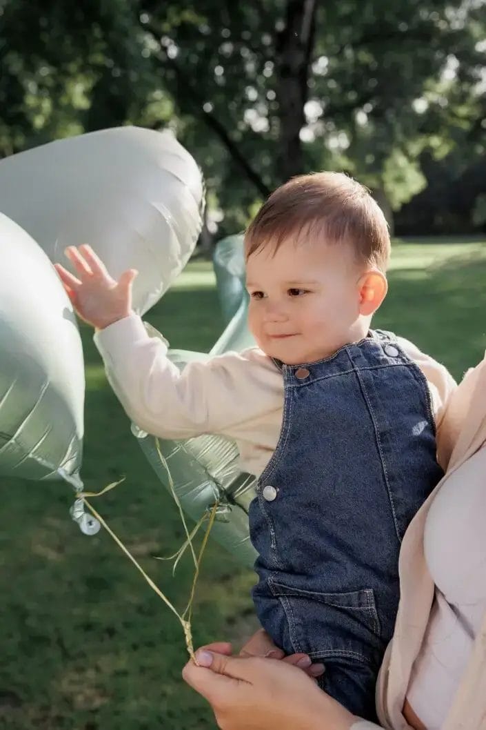 Familie ID tijdens een familieshoot in Groningen – liefdevolle en tijdloze foto’s gemaakt door Viktoria Jensen Fotografie 04