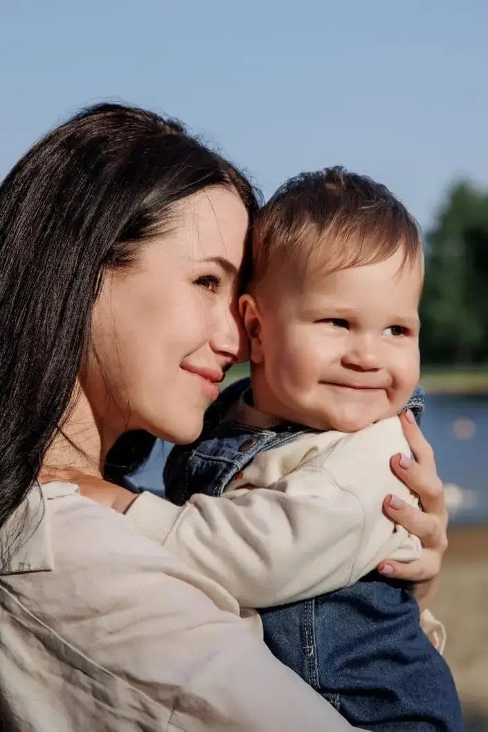 Familie ID tijdens een familieshoot in Groningen – liefdevolle en tijdloze foto’s gemaakt door Viktoria Jensen Fotografie 12