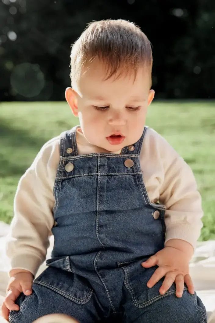Familie ID tijdens een familieshoot in Groningen – liefdevolle en tijdloze foto’s gemaakt door Viktoria Jensen Fotografie 05