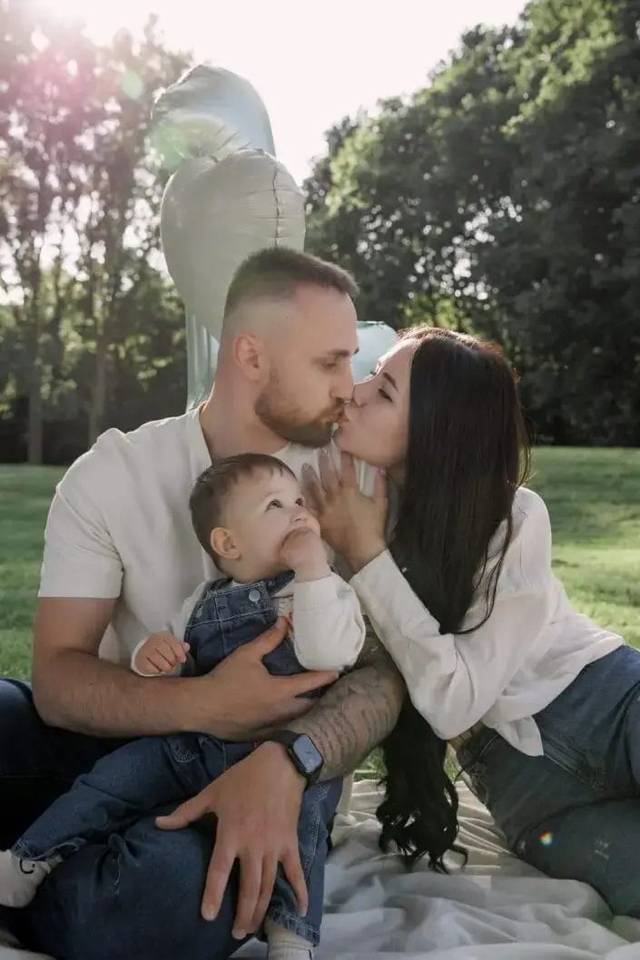 Familie ID tijdens een familieshoot in Groningen – liefdevolle en tijdloze foto’s gemaakt door Viktoria Jensen Fotografie 08