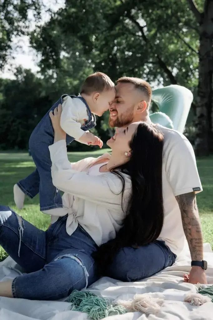Familie ID tijdens een familieshoot in Groningen – liefdevolle en tijdloze foto’s gemaakt door Viktoria Jensen Fotografie 09